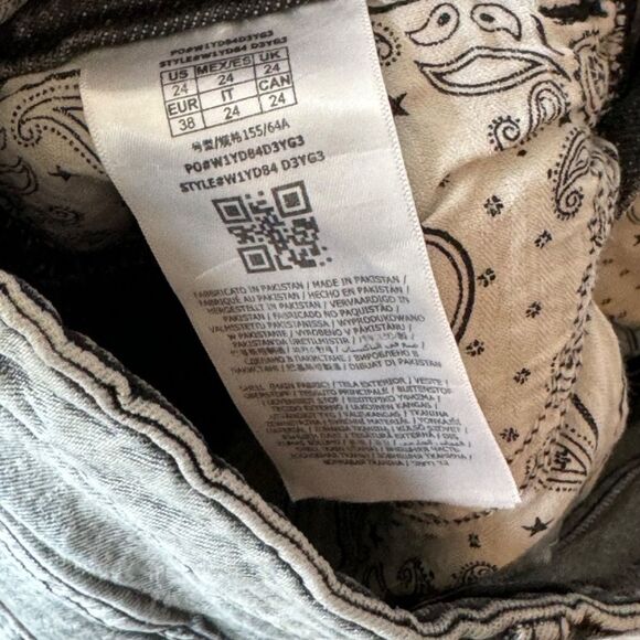 Guess NWT Walking Away Syria Denim Acid Wash Mini Skirt  Sz 24 - Picture 9 of 10